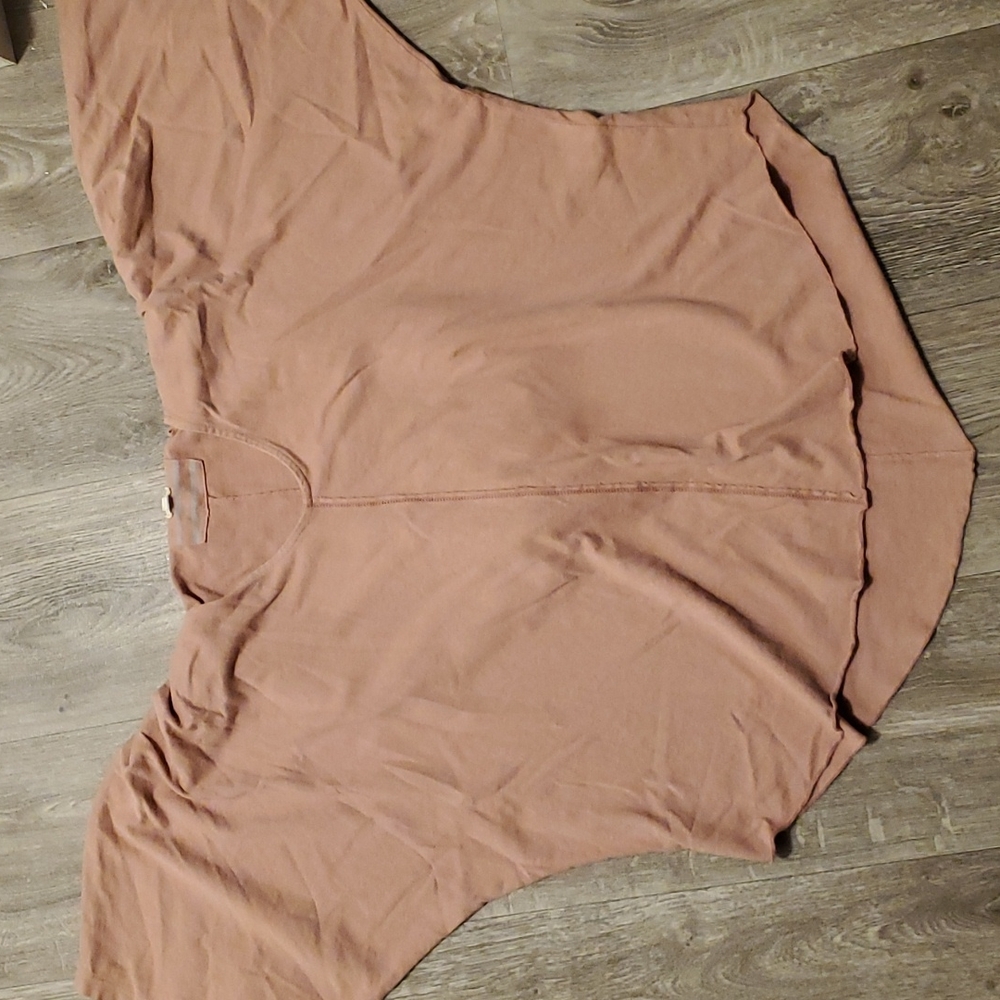 T.la pullover hooded short sleeve shirt